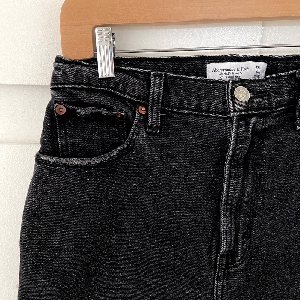 Abercrombie Curve Love Ultra High Rise Ankle Straight Jeans